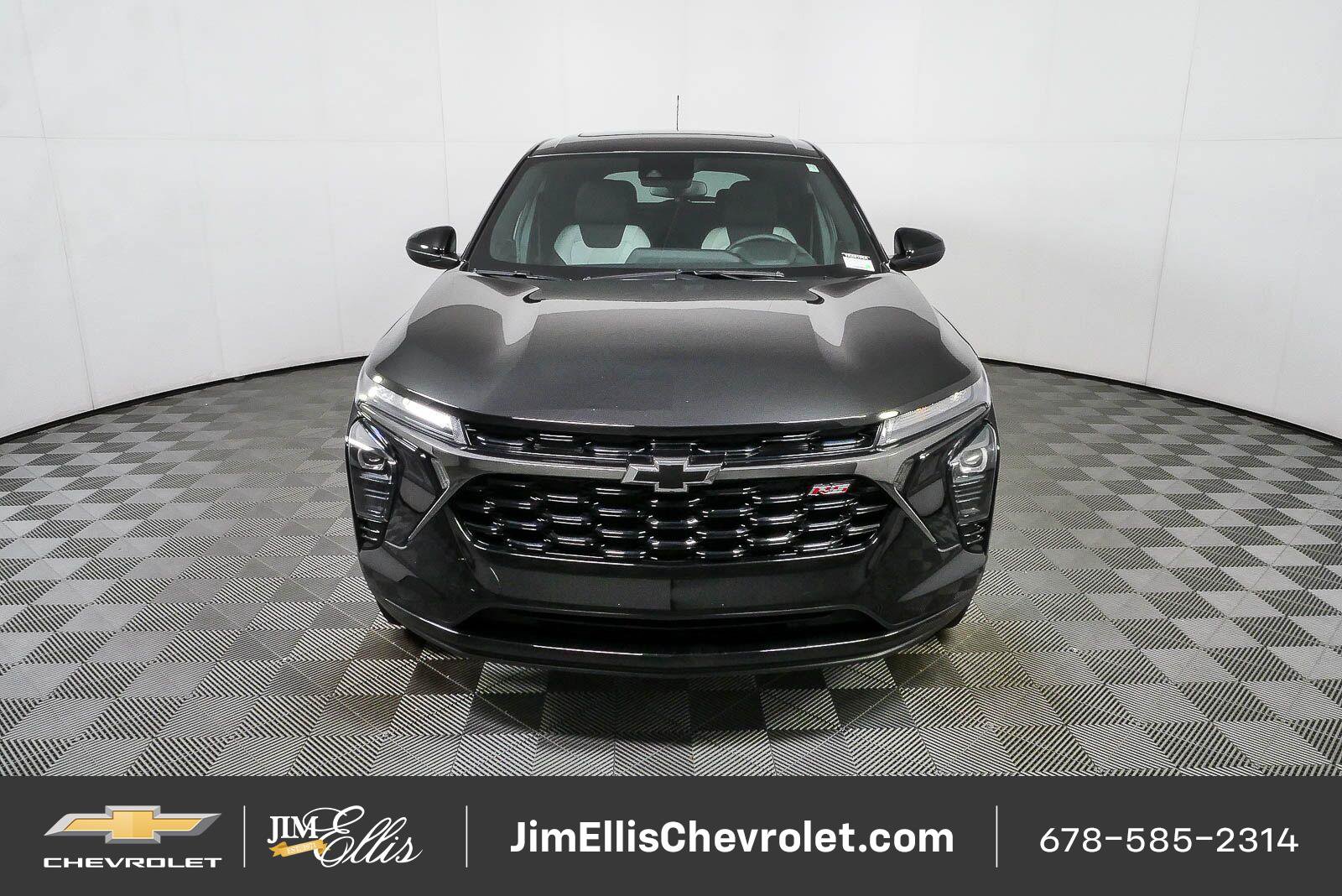 Certified 2025 Chevrolet Trax RS w/ Sunroof Package FWD image 32