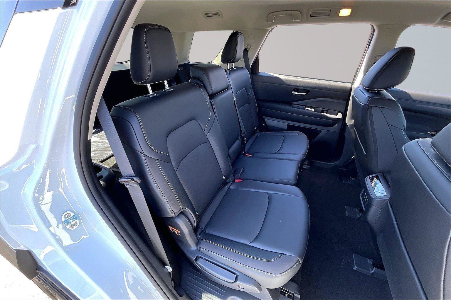 New 2026 Nissan Pathfinder SL FWD image 10
