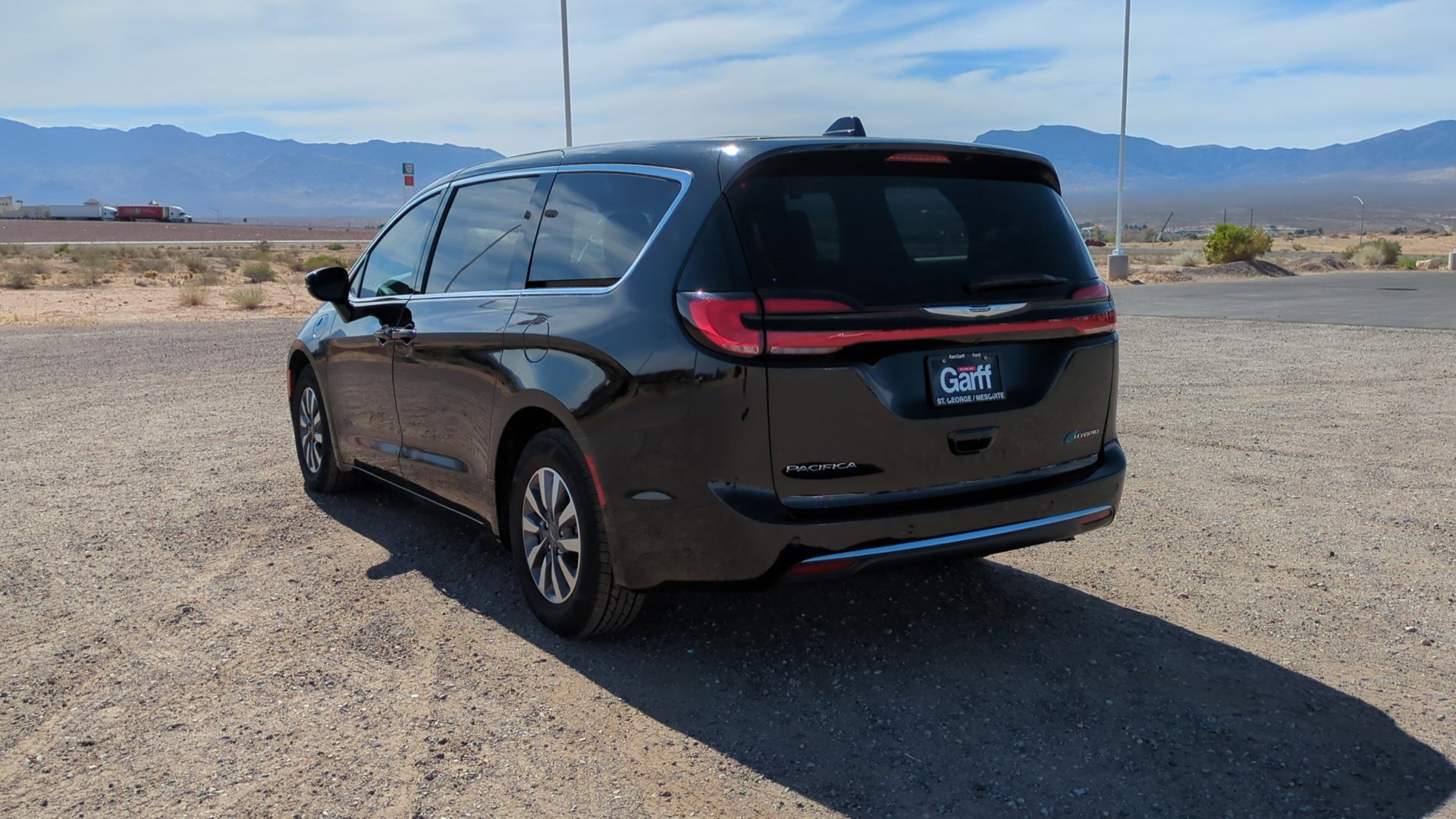 Used 2024 Chrysler Pacifica Limited FWD image 6