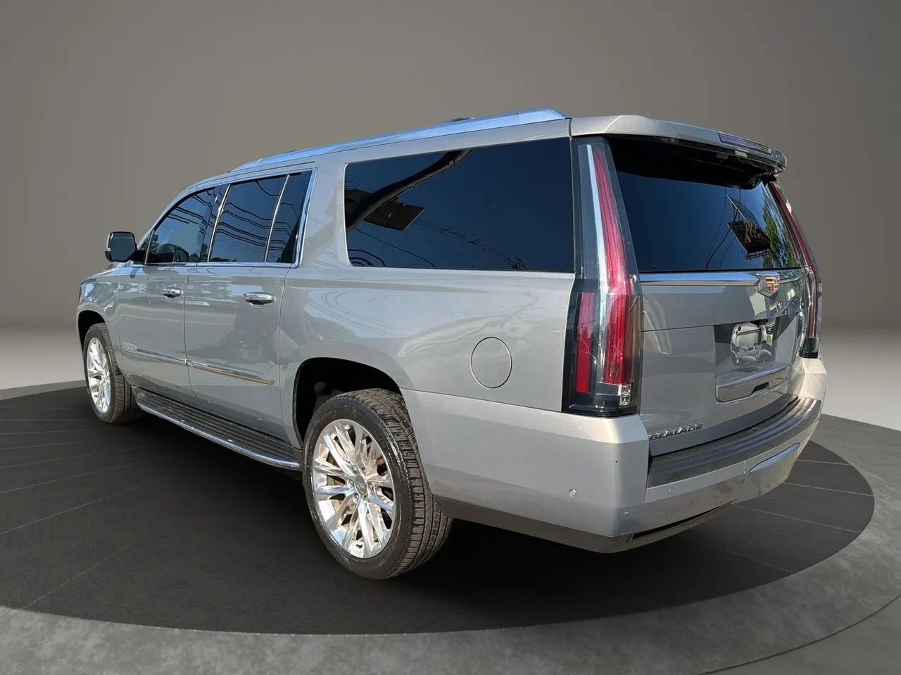 Used 2017 Cadillac Escalade ESV Premium Luxury AWD/4WD image 7