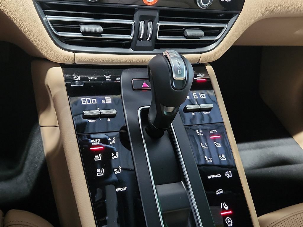 New 2026 Porsche Macan AWD/4WD image 16