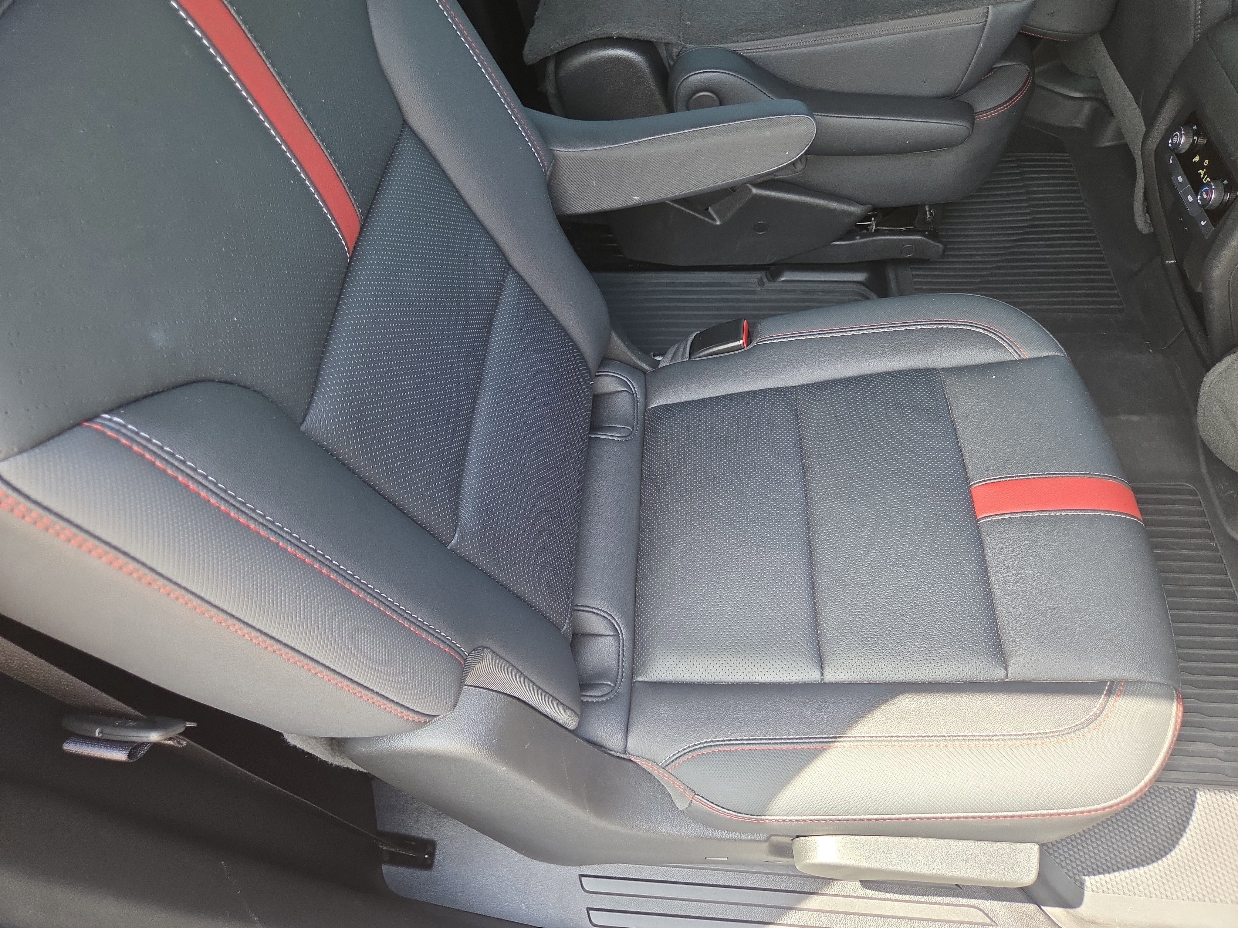 Used 2025 Chevrolet Traverse RS w/ LPO, Floor Liner Package AWD/4WD image 21