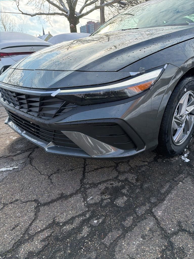 New 2026 Hyundai Elantra SE image 9