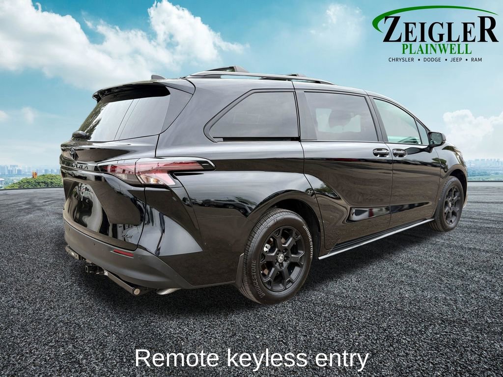 Used 2025 Toyota Sienna XLE Woodland Edition AWD/4WD image 6