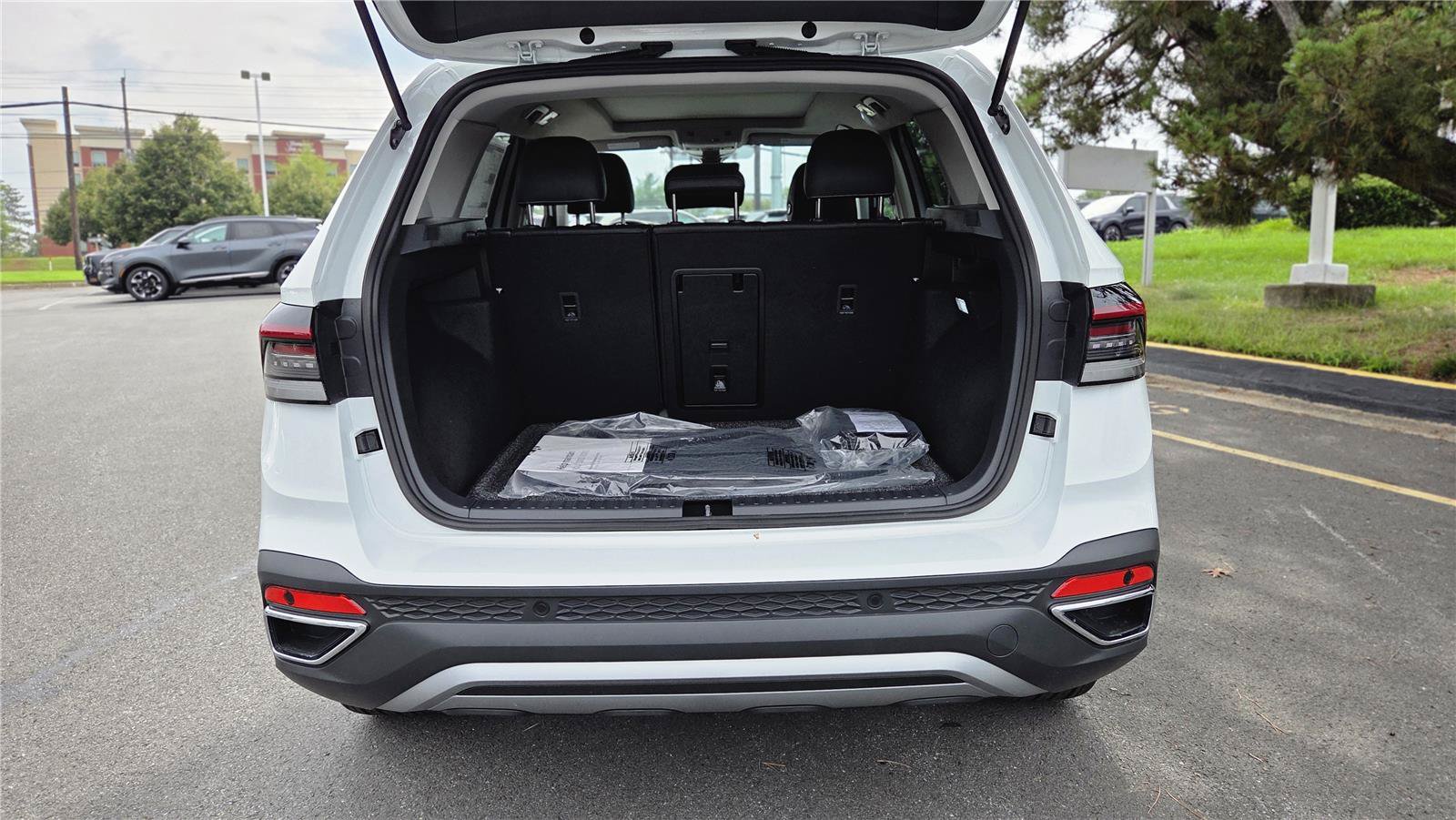 New 2026 Volkswagen Taos SEL AWD/4WD image 5