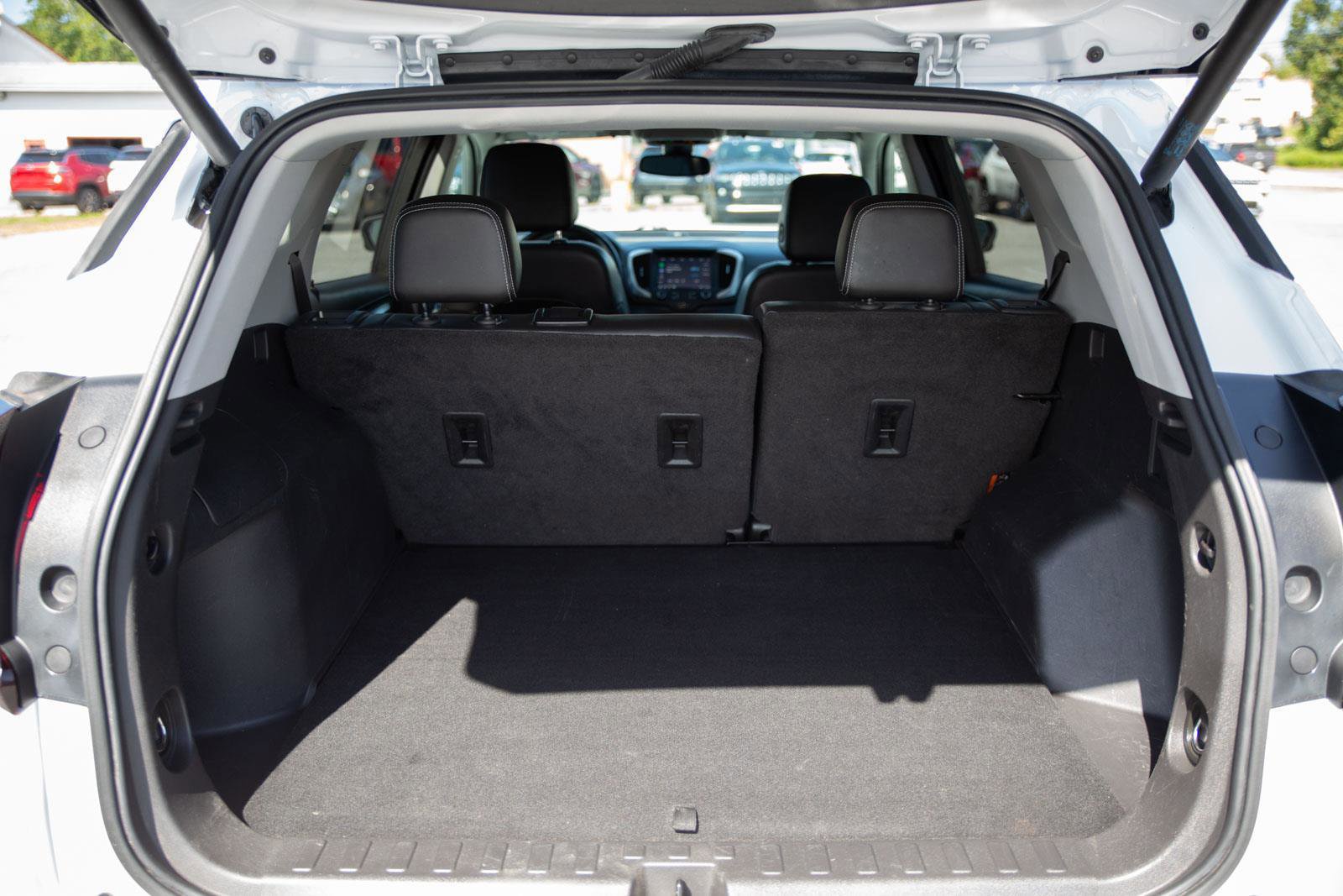 Used 2022 GMC Terrain SLT image 14