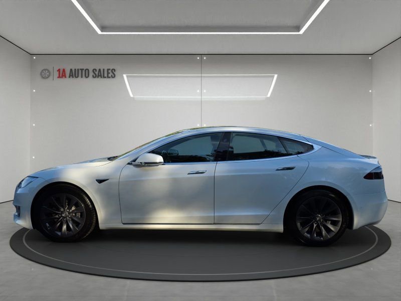 Used 2020 Tesla Model S Long Range Plus image 2