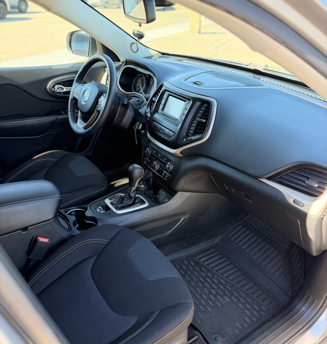 Used 2015 Jeep Cherokee Latitude AWD/4WD image 13