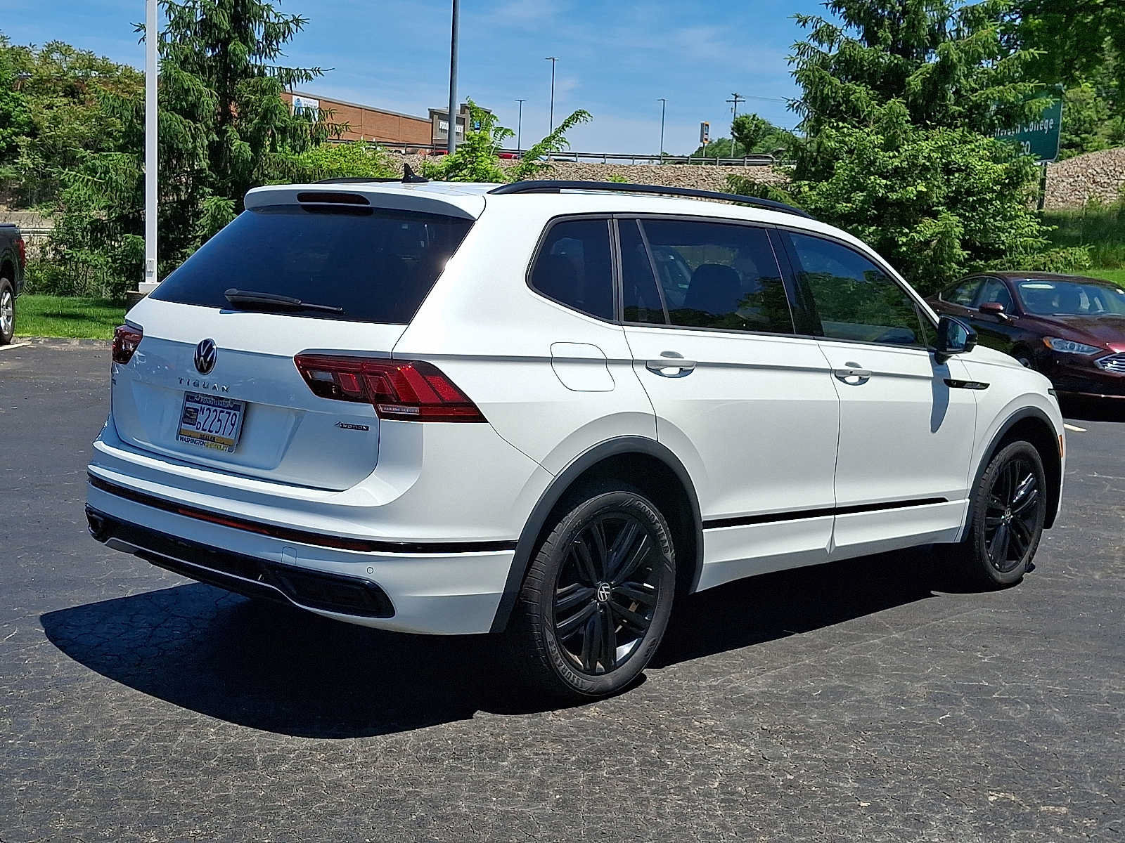 Used 2022 Volkswagen Tiguan SE R-Line AWD/4WD image 6