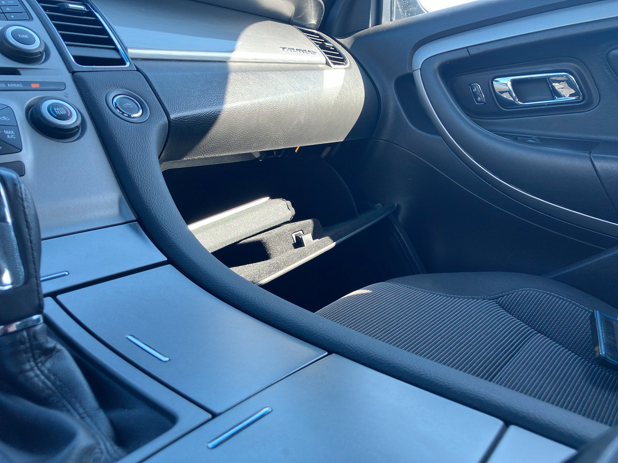 Used 2017 Ford Taurus SEL AWD/4WD image 24