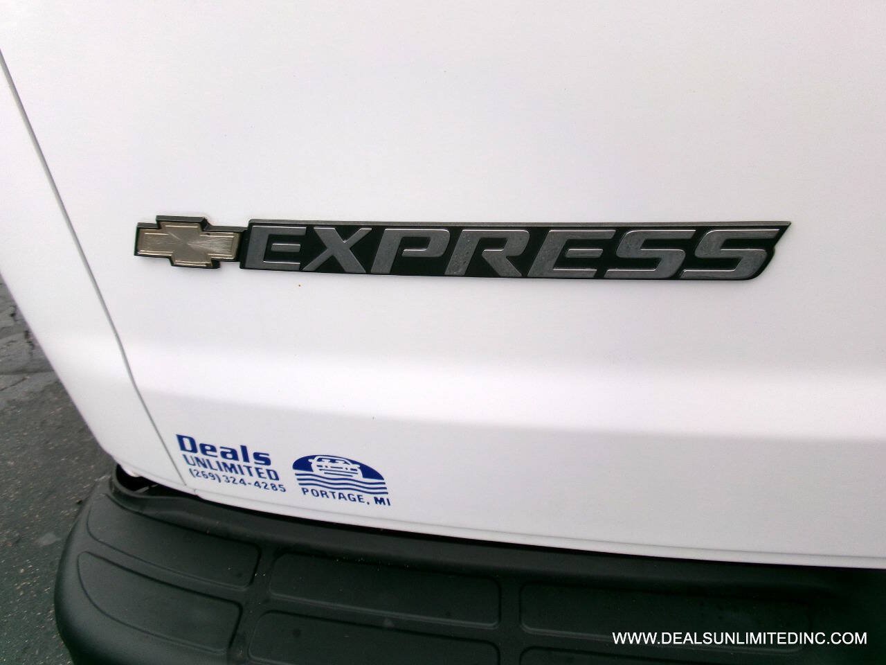 Used 2020 Chevrolet Express 3500 w/ Driver Convenience Package RWD image 5