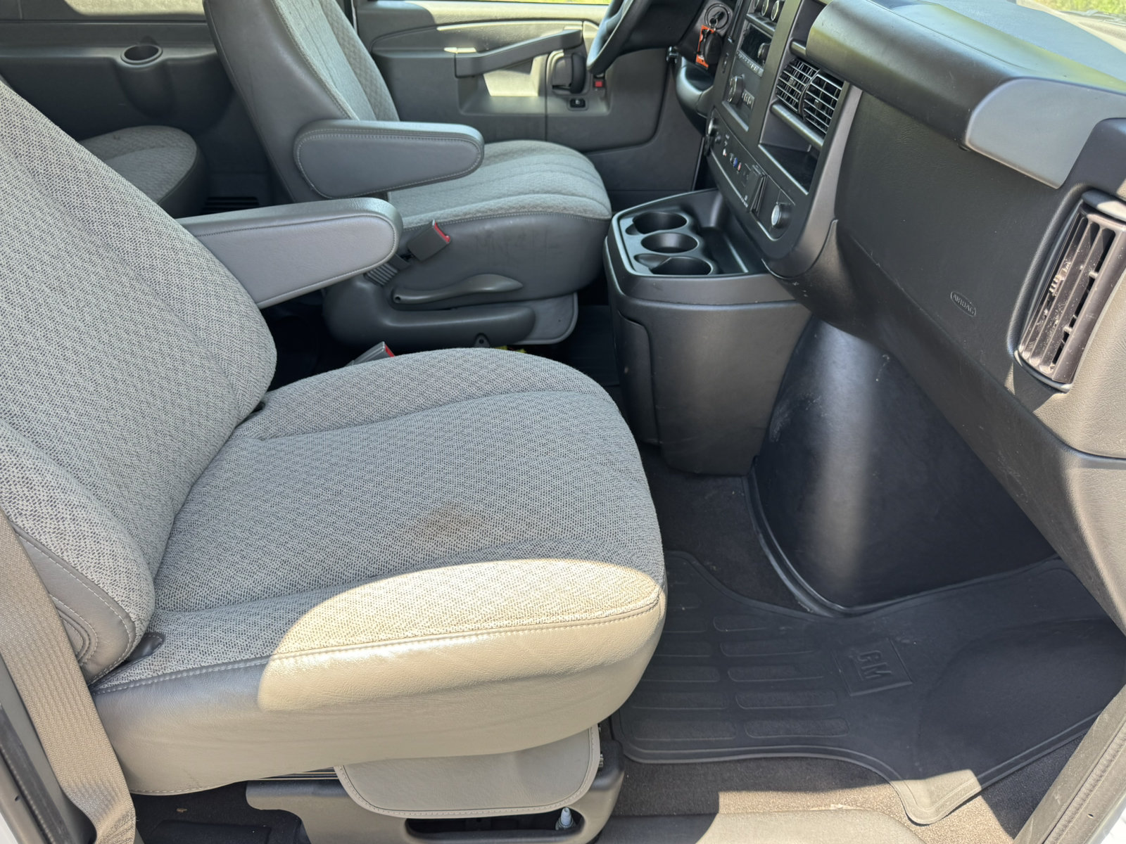 Used 2025 GMC Savana 3500 LT w/ LT Preferred Equipment Group RWD image 14