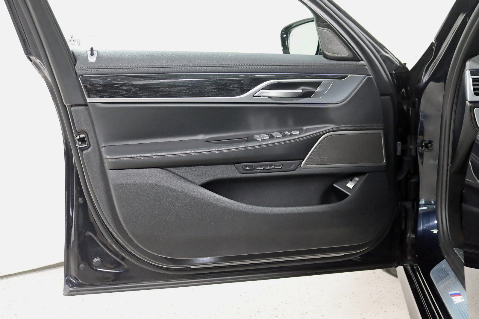 Used 2019 BMW 750i xDrive w/ M Sport Package AWD/4WD image 31
