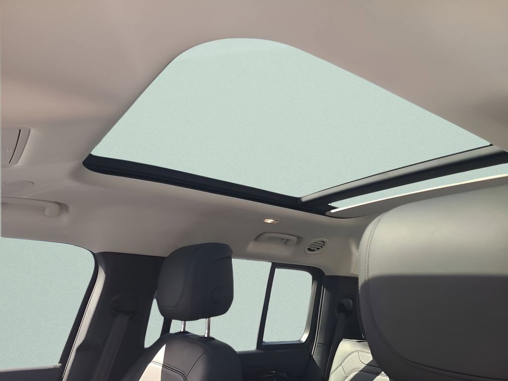 Used 2023 Land Rover Defender 130 First Edition image 27