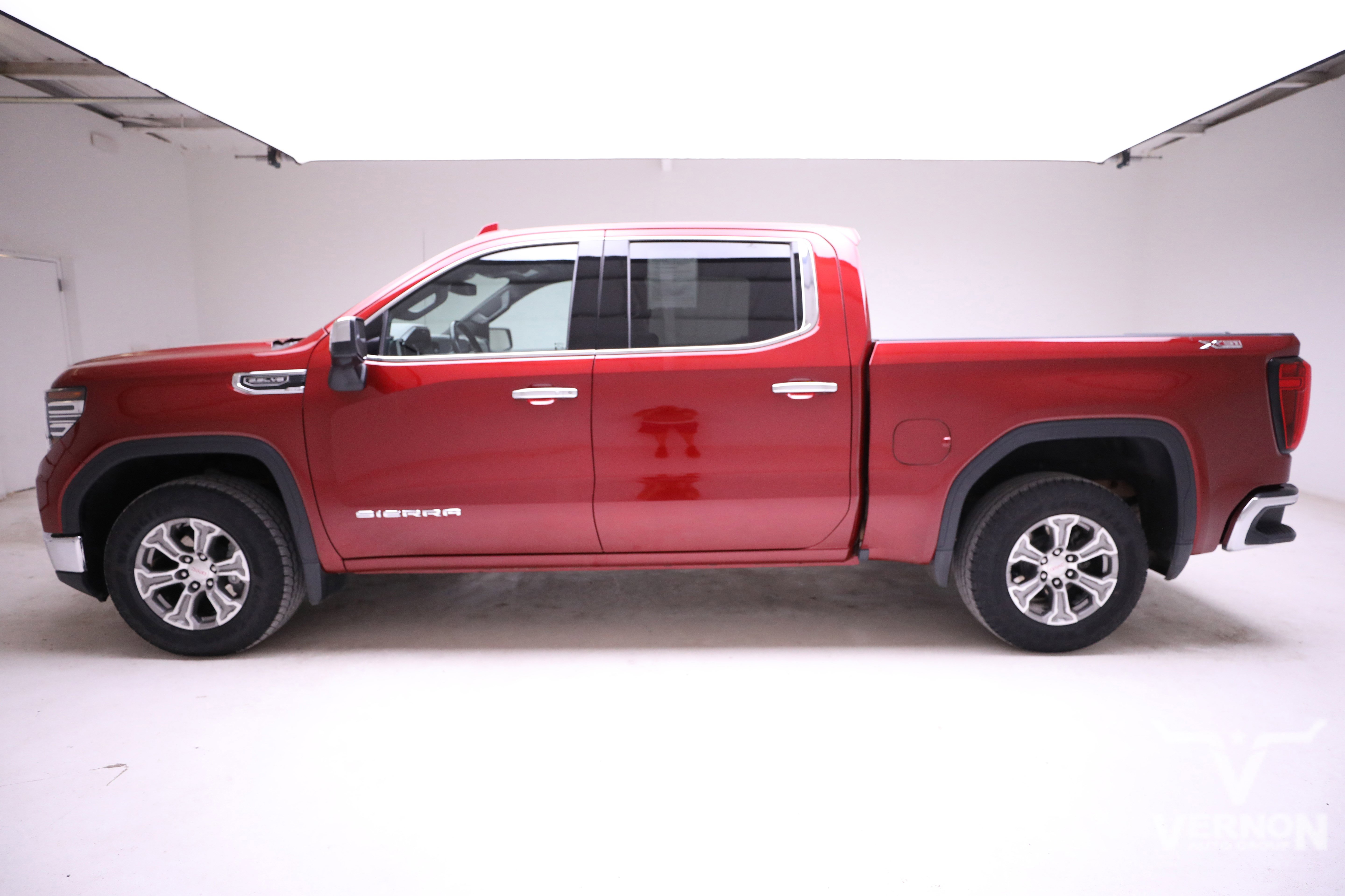 Used 2022 GMC Sierra 1500 SLT w/ X31 Off-Road Package image 2