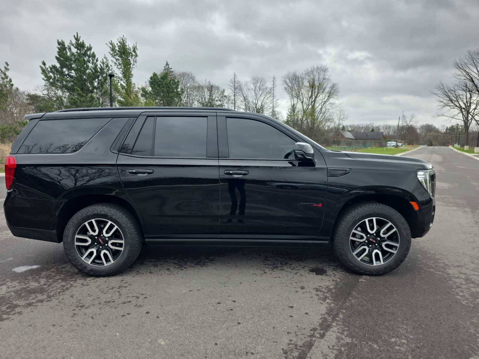 Used 2023 GMC Yukon AT4 w/ AT4 Premium Plus Package image 4