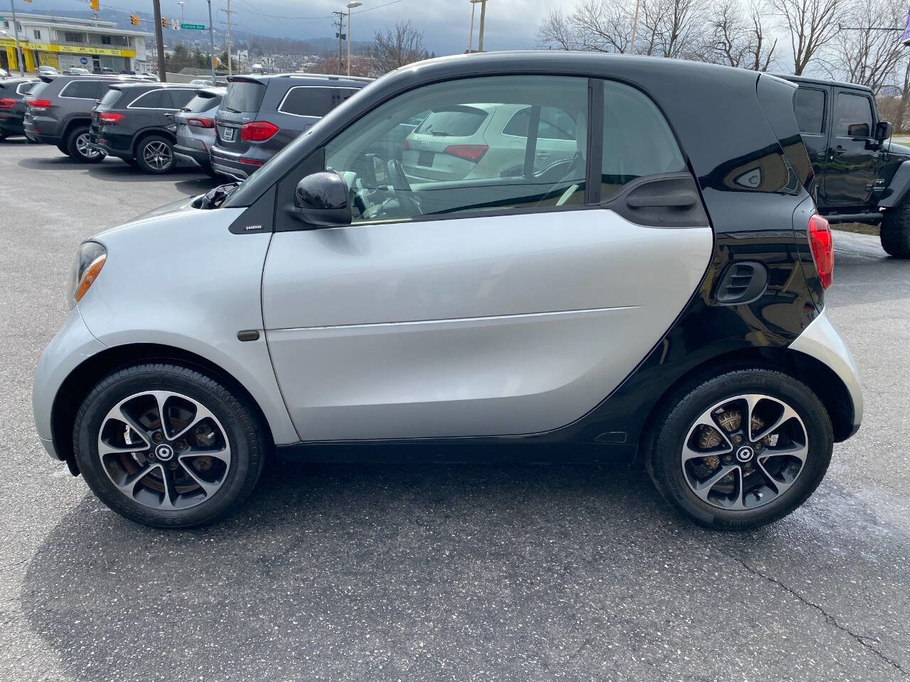 Used 2016 smart fortwo passion image 6