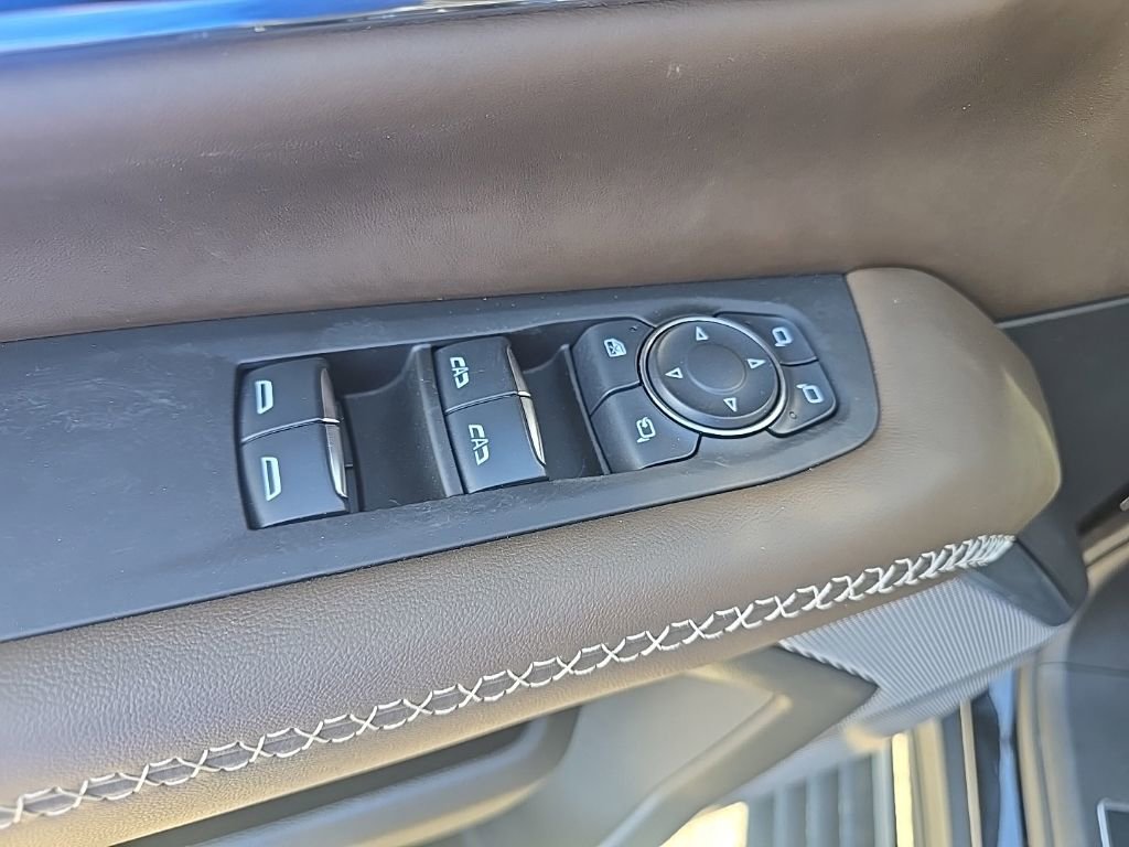 Used 2025 GMC Yukon XL Denali Ultimate AWD/4WD image 11