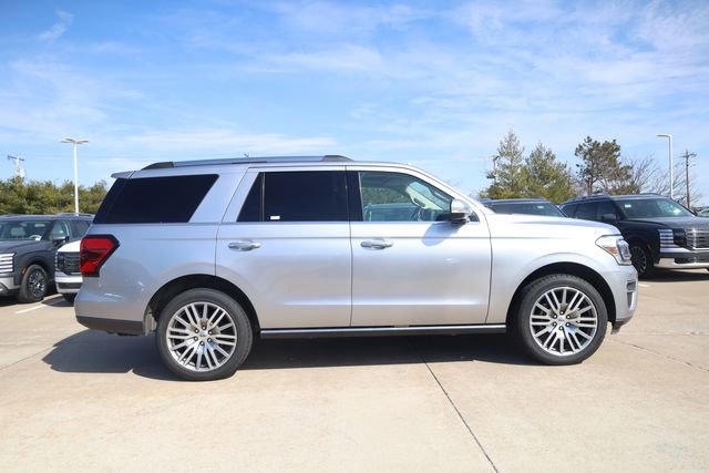 Used 2023 Ford Expedition Limited image 4