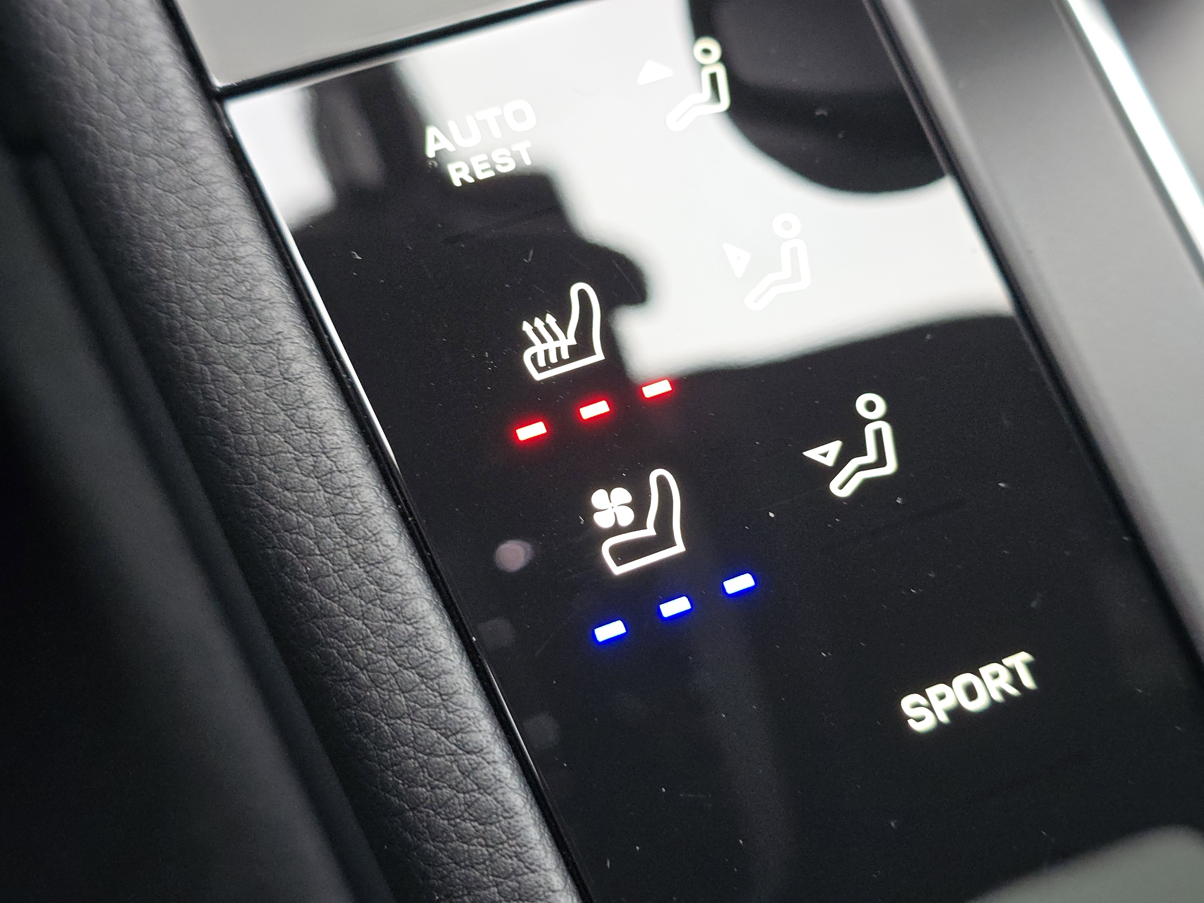 Certified 2025 Porsche Macan image 22