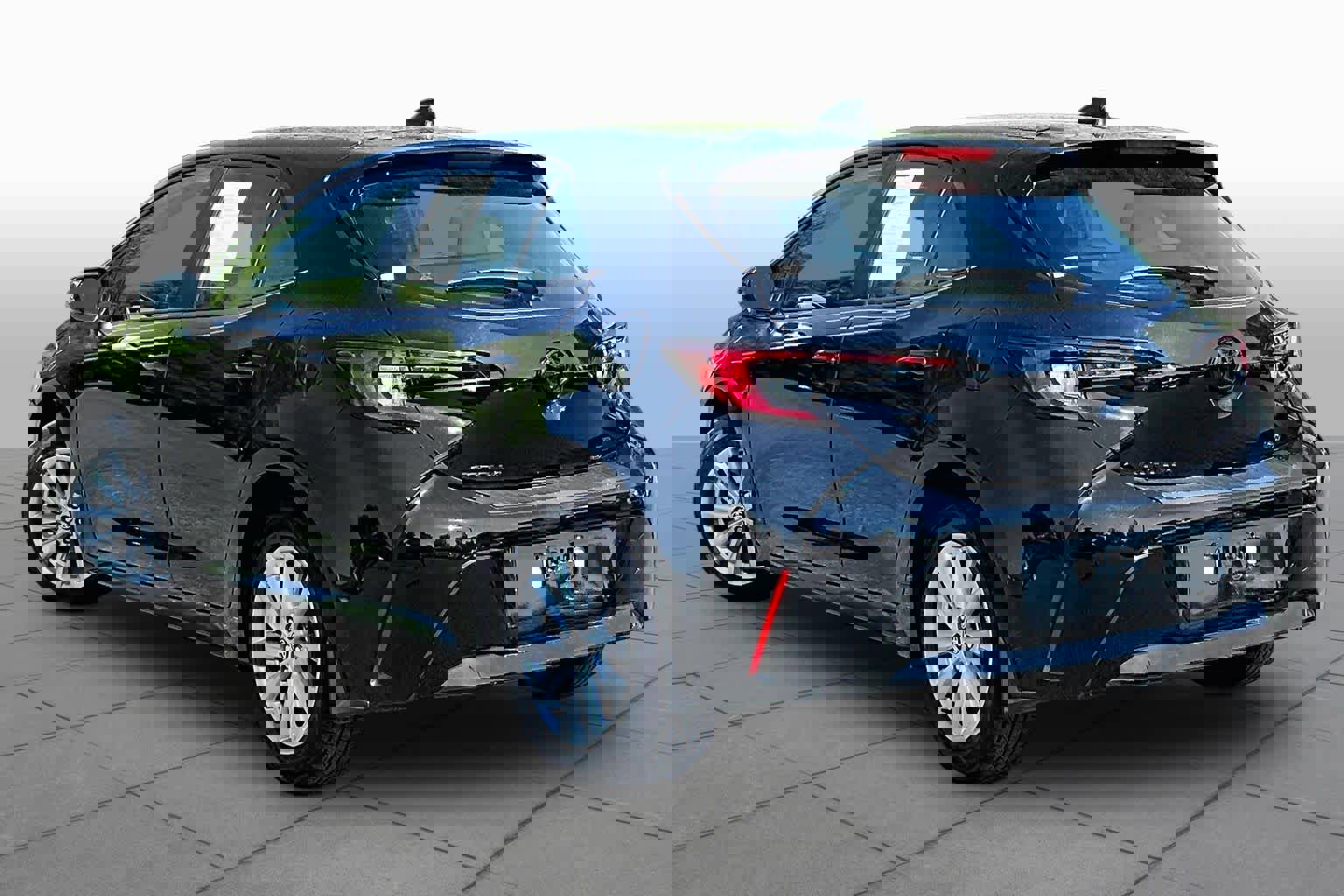 Used 2024 Toyota Corolla SE w/ SE Package FWD image 12