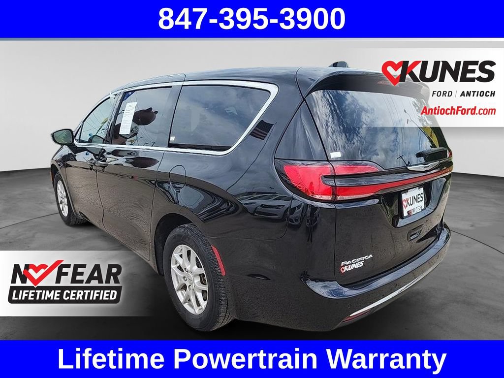 Used 2025 Chrysler Pacifica Select FWD image 9