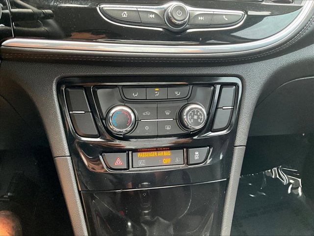 Used 2022 Buick Encore Preferred FWD image 24