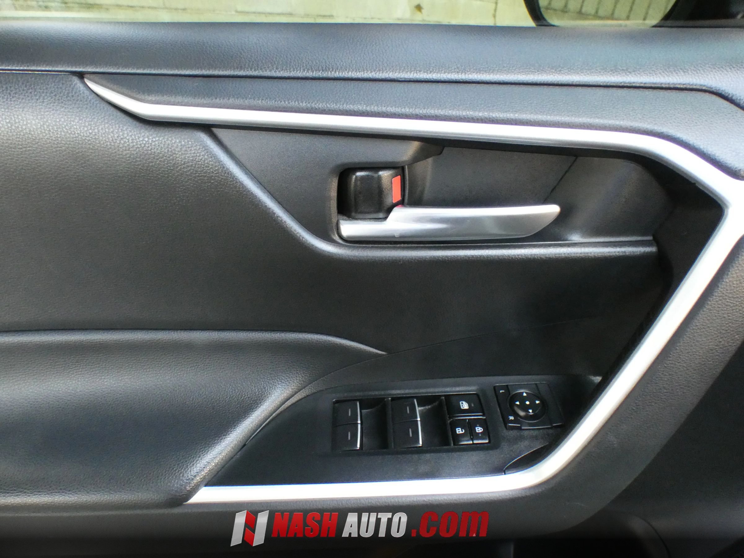 Used 2023 Toyota RAV4 AWD Hybrid image 57