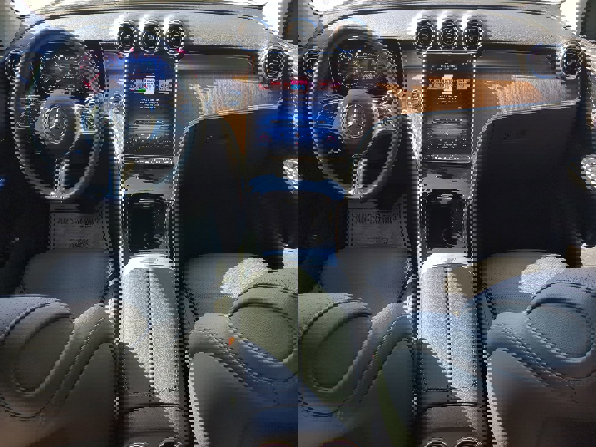 Used 2025 Mercedes-Benz GLC 350e GLC 350e image 37