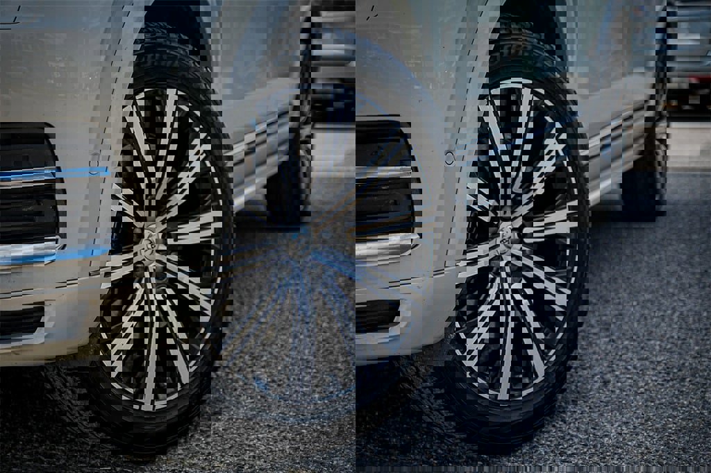 Used 2020 Volvo XC90 T8 Inscription image 2