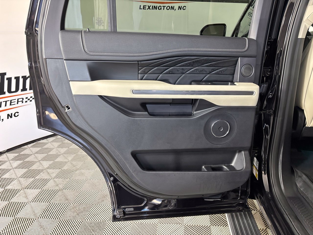 Used 2019 Ford Expedition Platinum AWD/4WD image 26