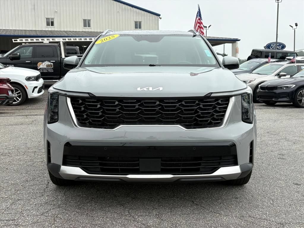 Used 2025 Kia Sorento S FWD image 2