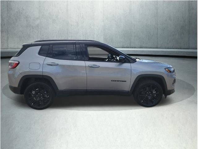 Used 2024 Jeep Compass Latitude w/ Sun and Sound Group image 8