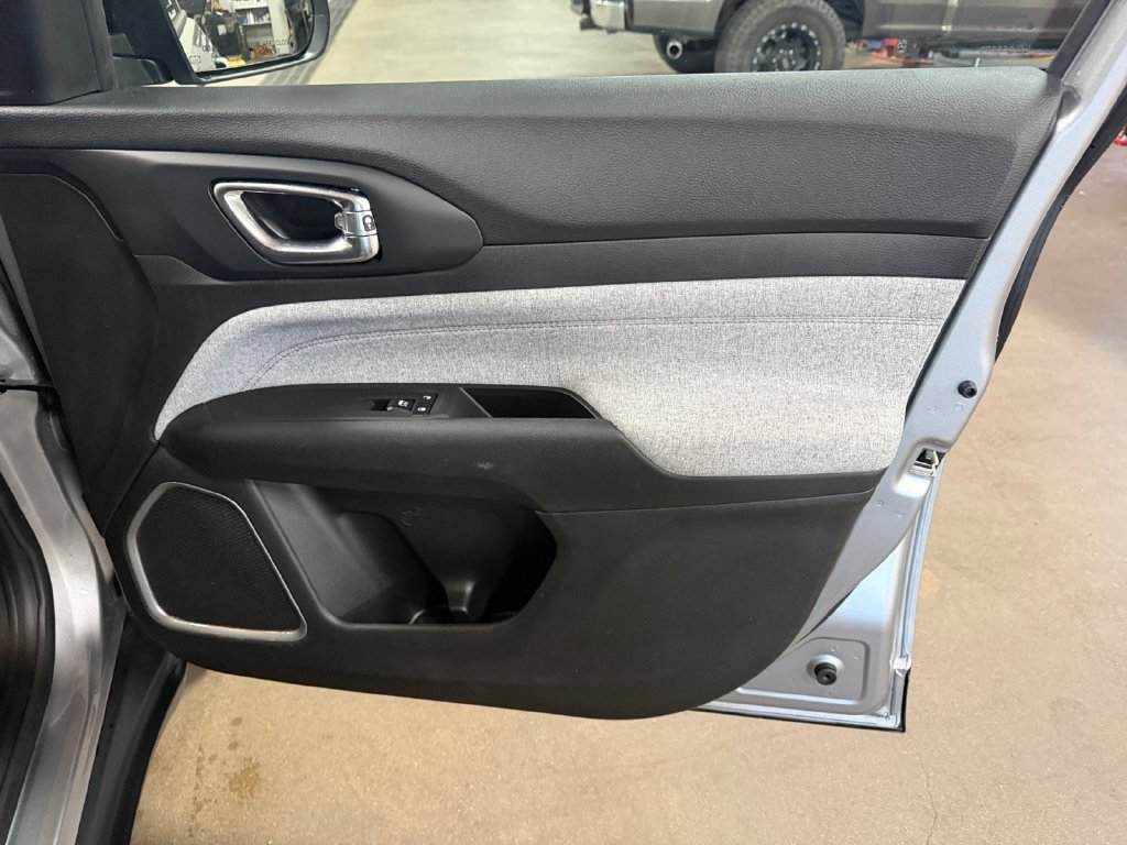 Used 2023 Jeep Compass Latitude AWD/4WD image 18