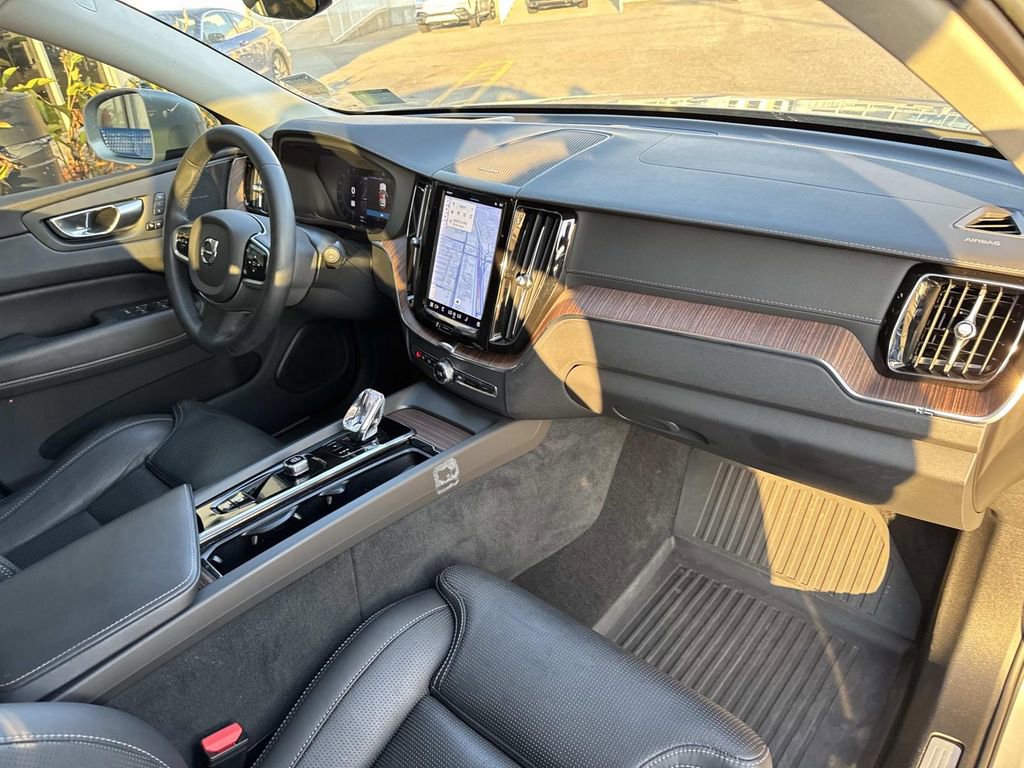 Used 2023 Volvo XC60 B5 Ultimate w/ Protection Package Premier image 13