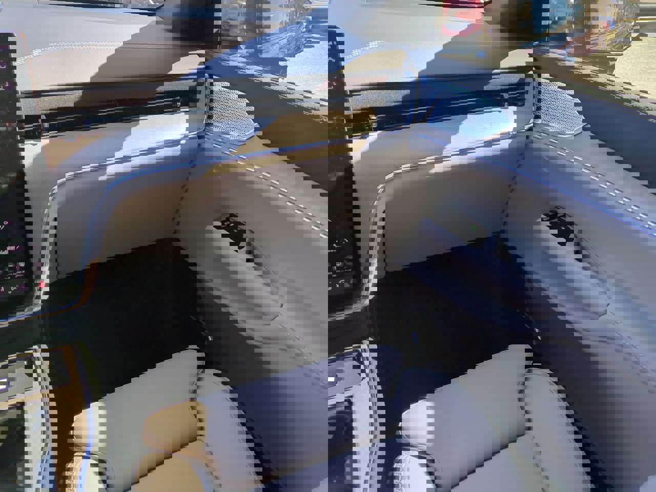 New 2025 Volvo EX90 Ultra image 17