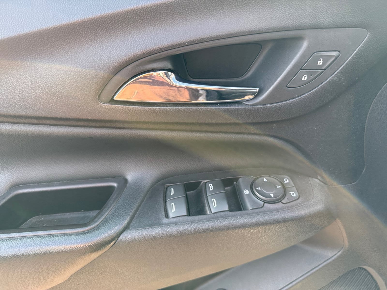Used 2018 Chevrolet Equinox LT AWD/4WD image 21