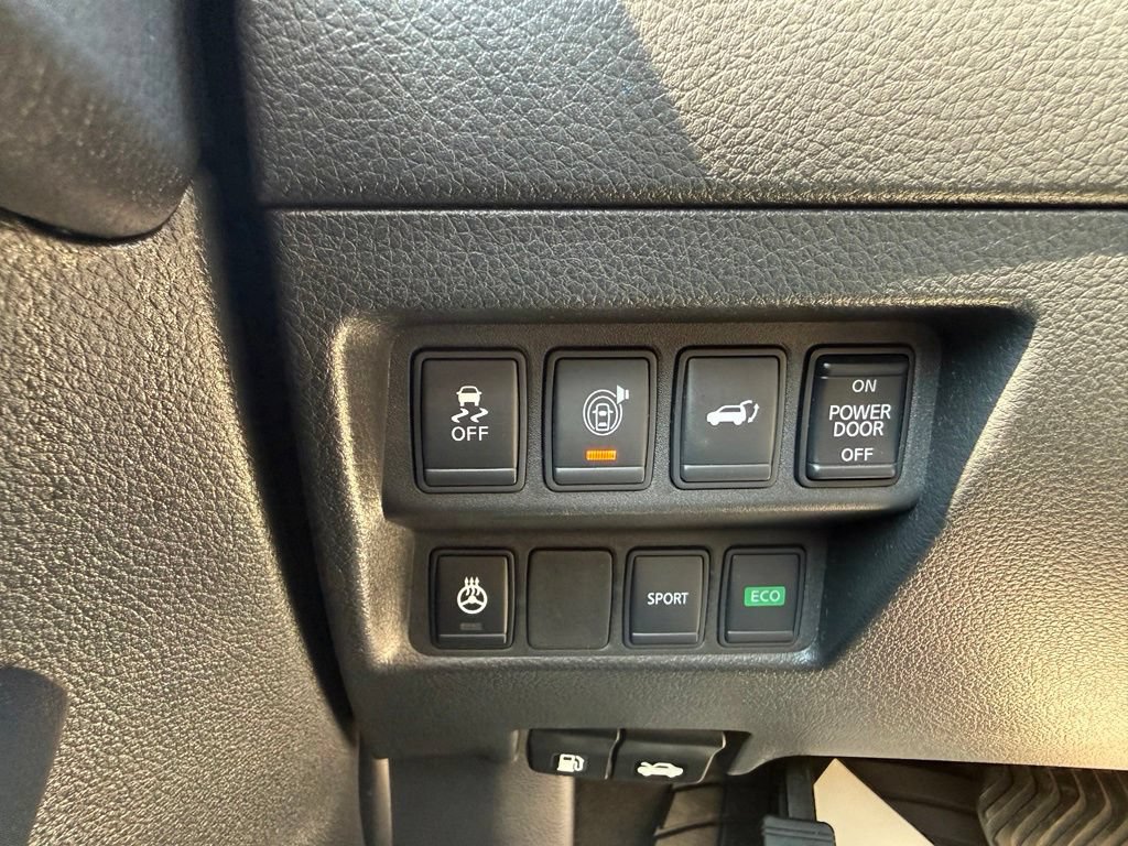 Used 2017 Nissan Rogue SV w/ SV Premium Package FWD image 16
