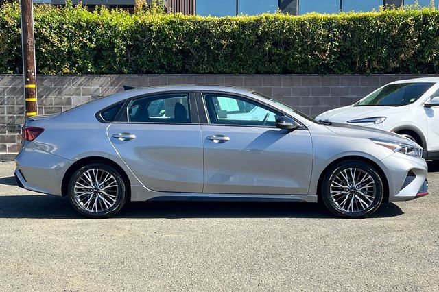 Used 2023 Kia Forte GT-Line w/ GT-Line Premium Package FWD image 3