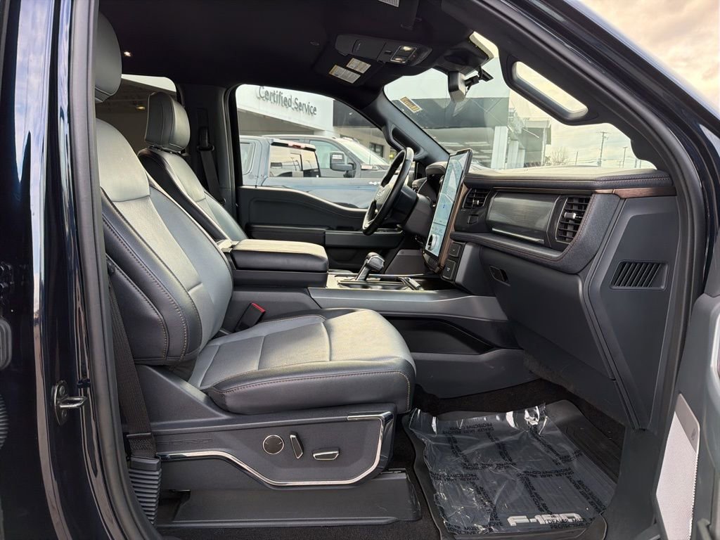 Used 2022 Ford F150 Lightning Lariat image 34