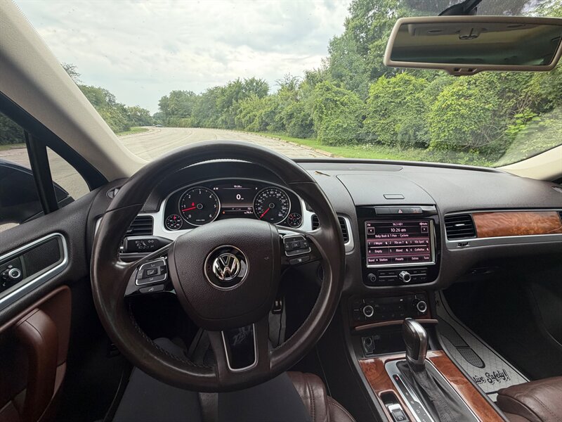 Used 2012 Volkswagen Touareg TDI AWD/4WD image 13