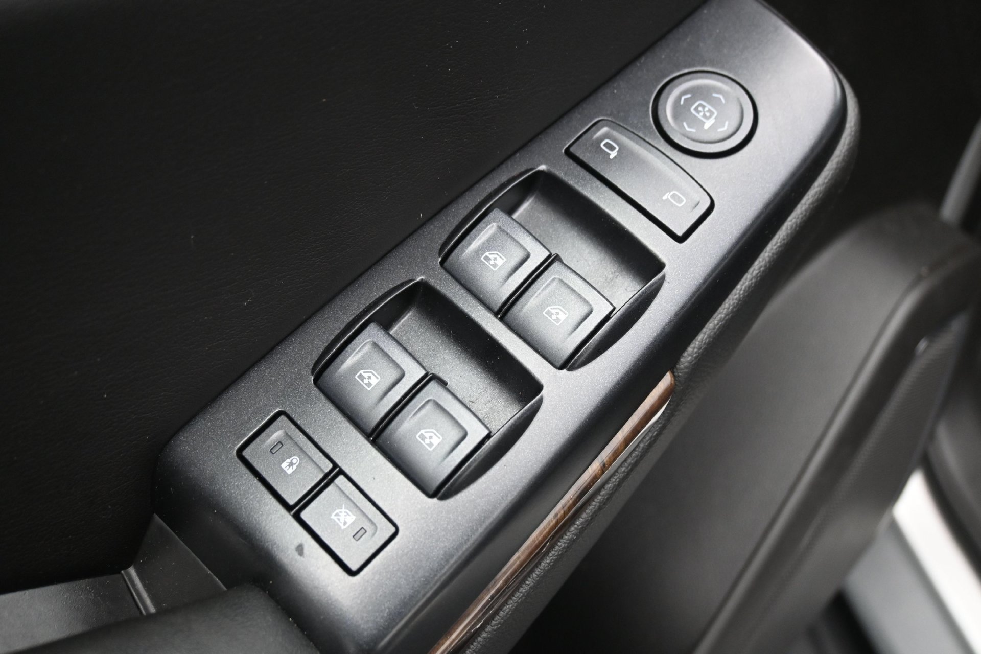 Used 2019 Chevrolet Tahoe LS AWD/4WD image 18