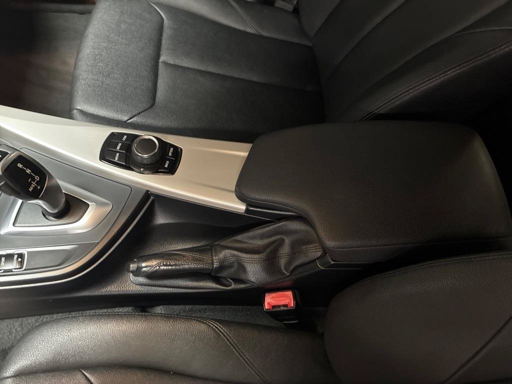 Used 2018 BMW 320i Sedan RWD image 19