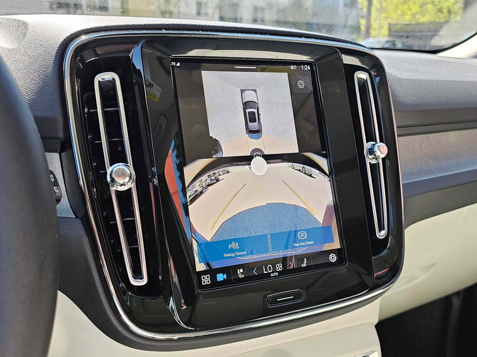 New 2025 Volvo XC40 B5 Ultra w/ Climate Package image 23