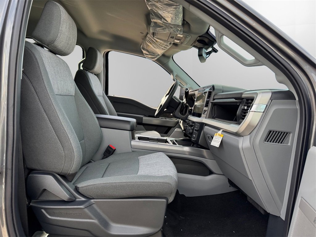 New 2025 Ford F250 XLT w/ Black Appearance Package image 17