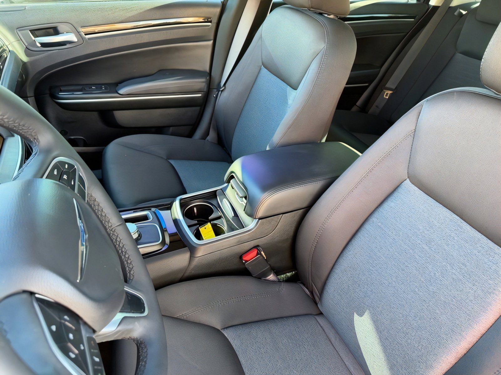 Used 2023 Chrysler 300 Touring w/ Sport Appearance Package image 17