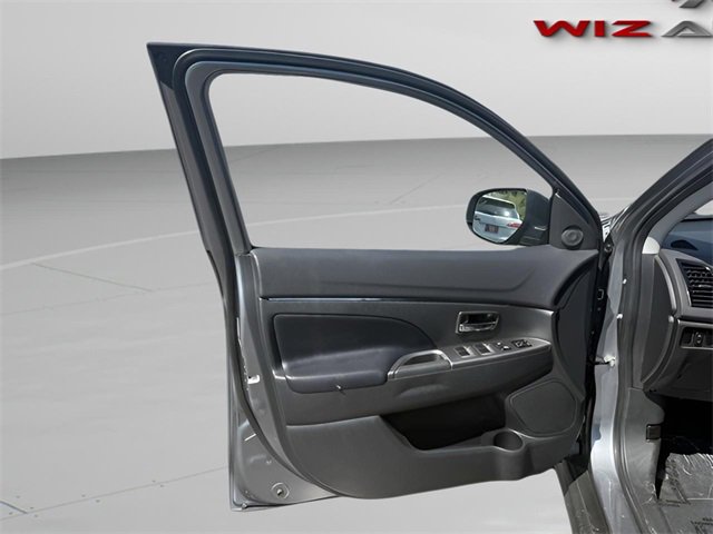 Used 2023 Mitsubishi Outlander Sport SE image 16