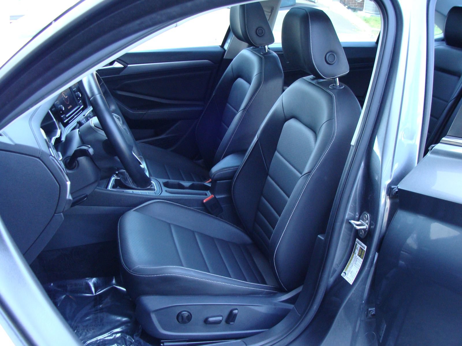 Used 2022 Volkswagen Jetta SE FWD image 36