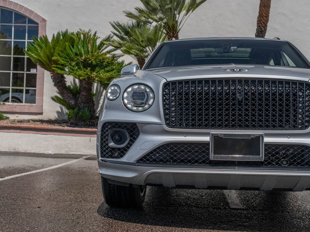 Used 2023 Bentley Bentayga Extended Wheelbase AWD/4WD image 39