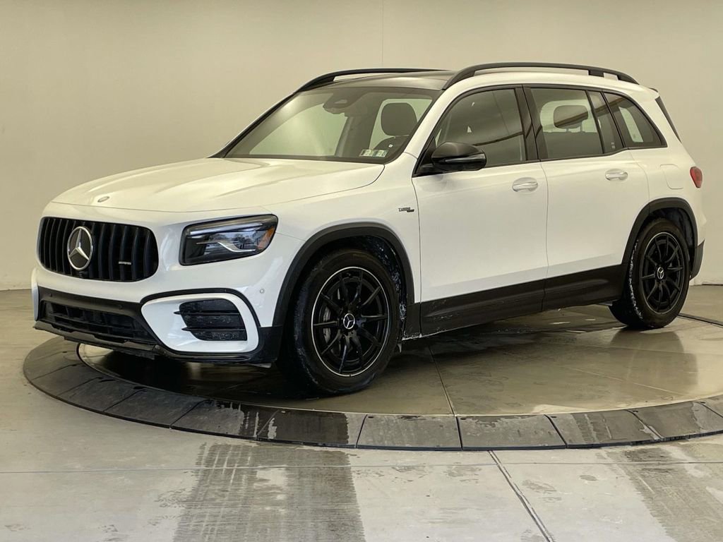 Used 2025 Mercedes-Benz GLB 35 AMG 4MATIC image 1